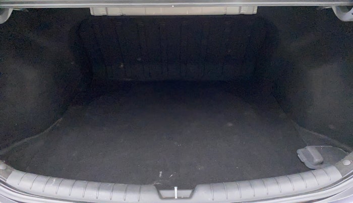 2018 Hyundai Verna 1.6 SX VTVT, Petrol, Manual, 32,097 km, Boot Inside