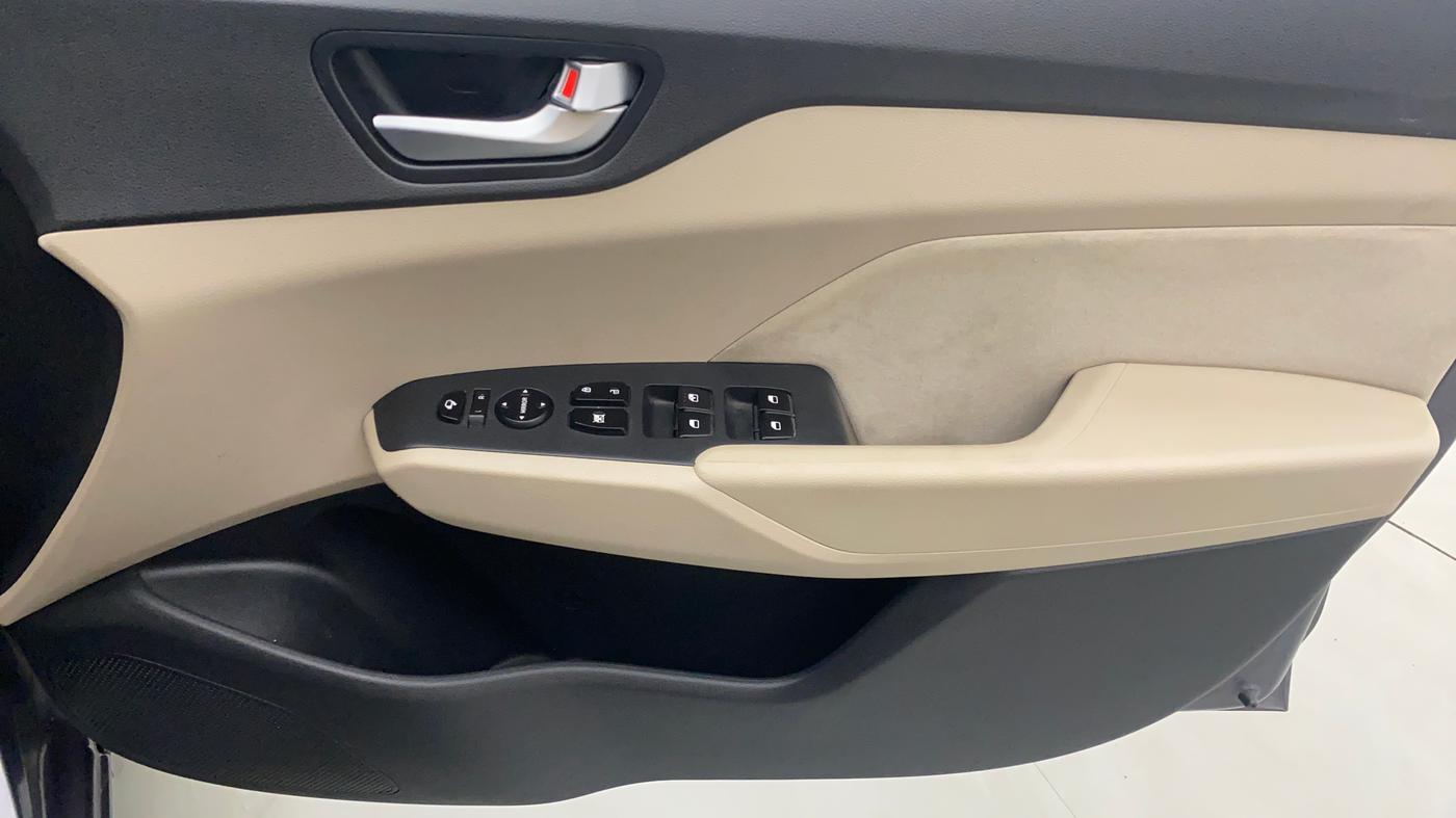 2018 Hyundai Verna 1.6 SX VTVT, Petrol, Manual, 32,097 km, Driver Side Door Panels Control