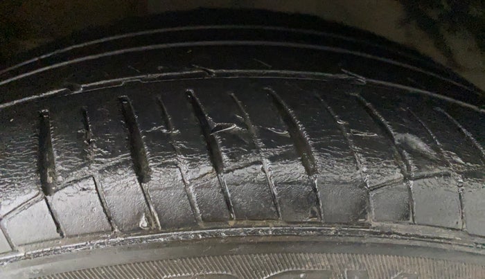 2018 Hyundai Verna 1.6 SX VTVT, Petrol, Manual, 32,097 km, Left Rear Tyre Tread