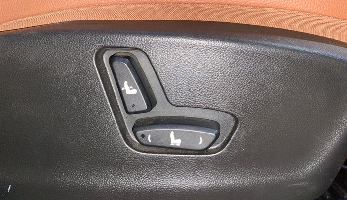 2021 MG HECTOR PLUS SHARP 1.5 PETROL TURBO HYBRID MT 6-STR, Petrol, Manual, 27,661 km, Driver Side Adjustment Panel