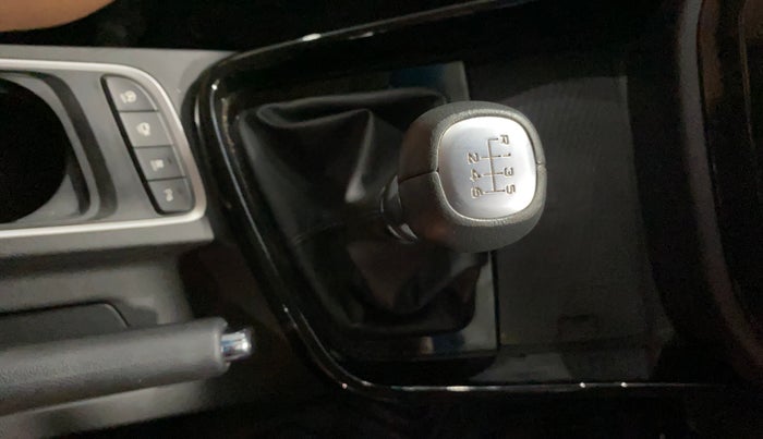 2021 MG HECTOR PLUS SHARP 1.5 PETROL TURBO HYBRID MT 6-STR, Petrol, Manual, 27,661 km, Gear Lever