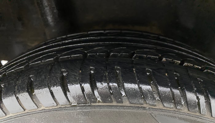 2013 Honda Brio S MT, Petrol, Manual, 65,028 km, Right Rear Tyre Tread