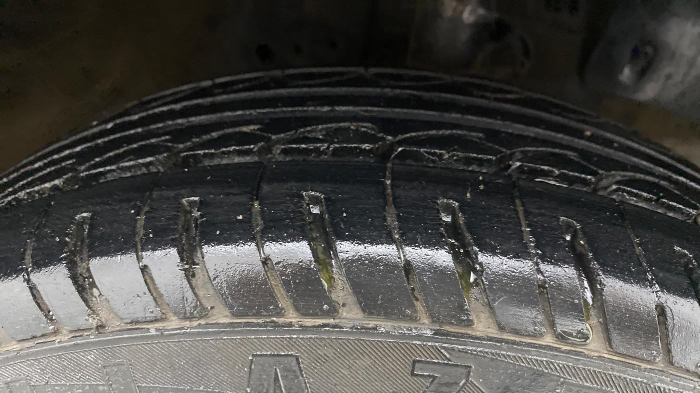 2013 Honda Brio S MT, Petrol, Manual, 65,028 km, Right Front Tyre Tread