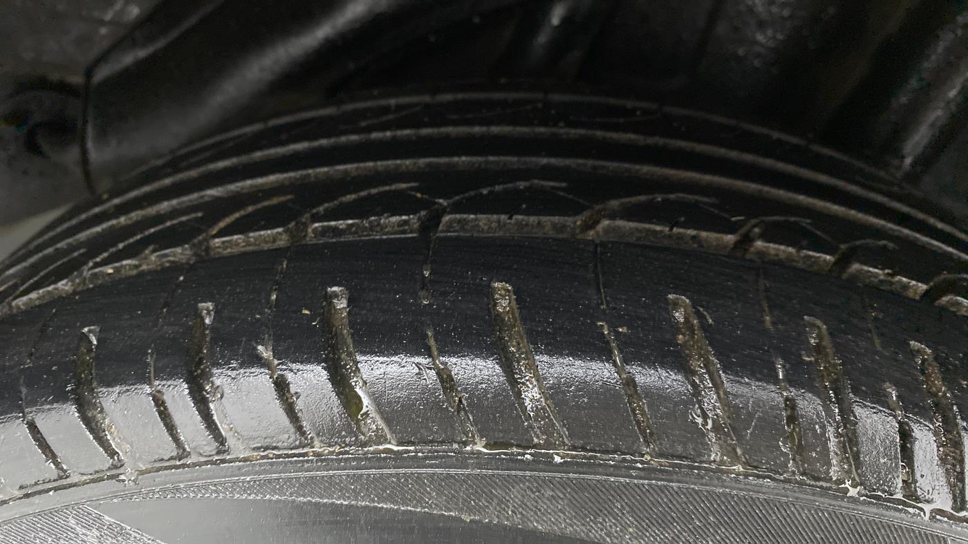 2013 Honda Brio S MT, Petrol, Manual, 65,028 km, Left Rear Tyre Tread