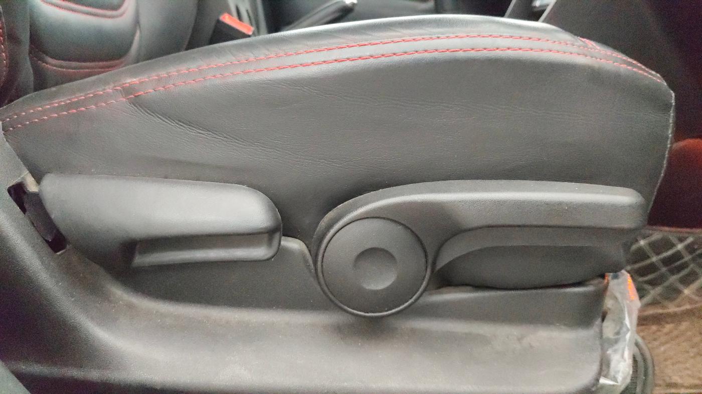 2022 Maruti Vitara Brezza ZXI PLUS DUAL TONE, Petrol, Manual, 31,467 km, Driver Side Adjustment Panel