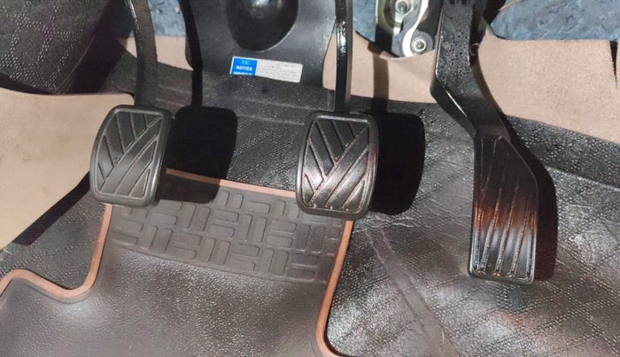 2023 Maruti Ciaz ZETA 1.5 SHVS MT PETROL, Petrol, Manual, 43,128 km, Pedals