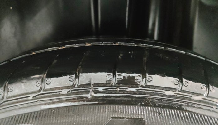 2023 Maruti Ciaz ZETA 1.5 SHVS MT PETROL, Petrol, Manual, 43,128 km, Left Rear Tyre Tread