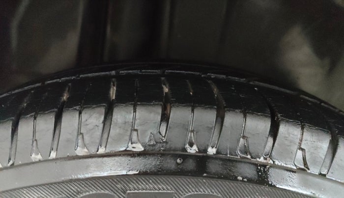 2023 Maruti Ciaz ZETA 1.5 SHVS MT PETROL, Petrol, Manual, 43,128 km, Right Rear Tyre Tread