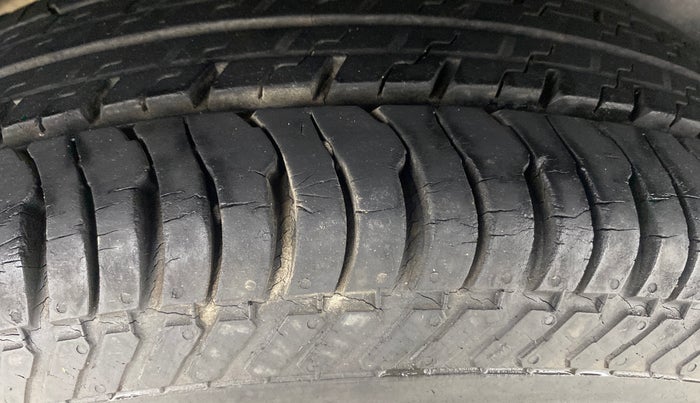 2014 Maruti Swift VXI, Petrol, Manual, 8,982 km, Right Rear Tyre Tread