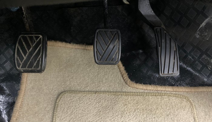 2014 Maruti Swift VXI, Petrol, Manual, 8,982 km, Pedals