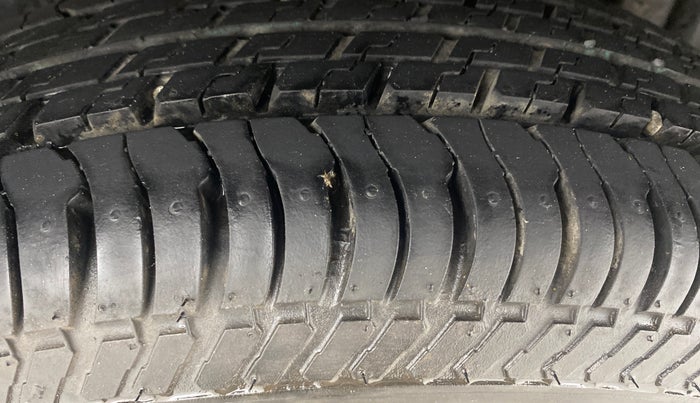 2014 Maruti Swift VXI, Petrol, Manual, 8,982 km, Left Rear Tyre Tread