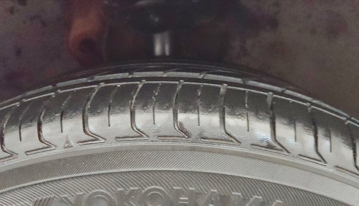 2017 Skoda Octavia STYLE PLUS AT 1.8 TSI, Petrol, Automatic, 1,00,780 km, Right Front Tyre Tread