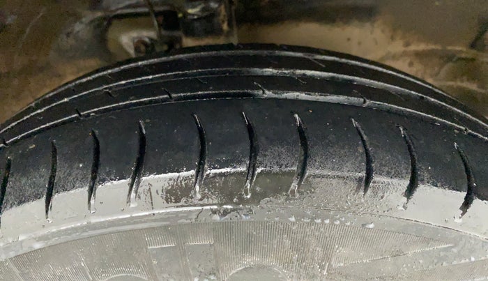 2014 Maruti Wagon R 1.0 LXI, CNG, Manual, 1,23,475 km, Right Front Tyre Tread