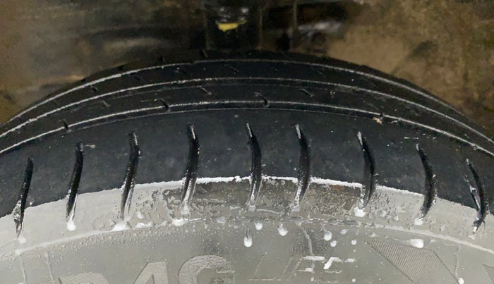2014 Maruti Wagon R 1.0 LXI, CNG, Manual, 1,23,475 km, Left Front Tyre Tread