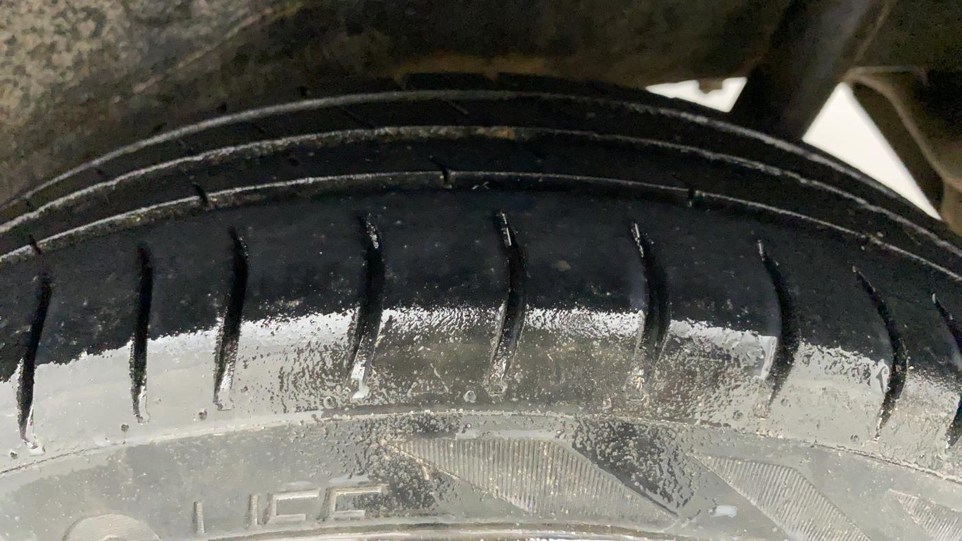 2014 Maruti Wagon R 1.0 LXI, CNG, Manual, 1,23,475 km, Left Rear Tyre Tread