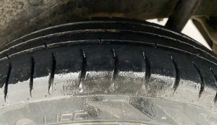 2014 Maruti Wagon R 1.0 LXI, CNG, Manual, 1,23,475 km, Left Rear Tyre Tread