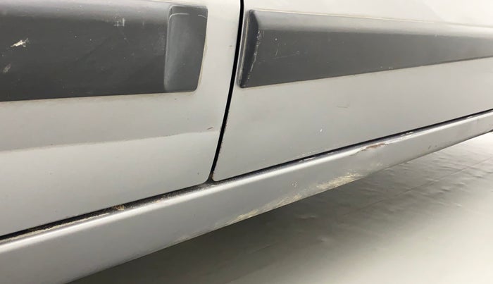 2014 Maruti Wagon R 1.0 LXI, CNG, Manual, 1,23,475 km, Right running board - Slightly dented