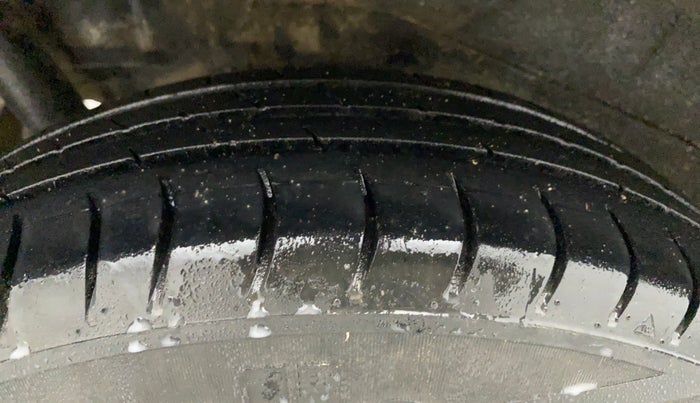 2014 Maruti Wagon R 1.0 LXI, CNG, Manual, 1,23,475 km, Right Rear Tyre Tread