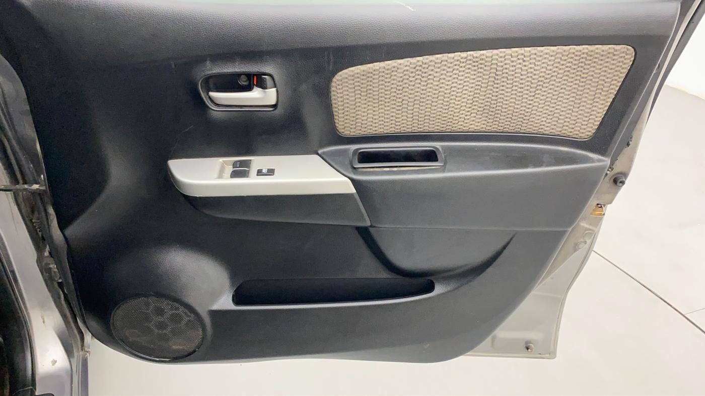 2014 Maruti Wagon R 1.0 LXI, CNG, Manual, 1,23,475 km, Driver Side Door Panels Control