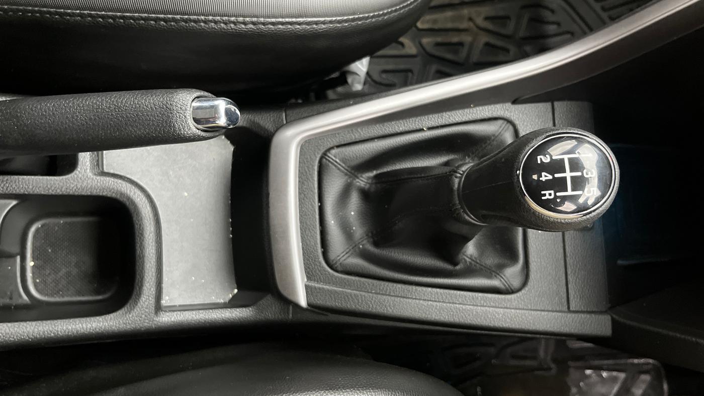 2023 Maruti BREZZA ZXI + SMART HYBRID, Petrol, Manual, 22,146 km, Gear Lever