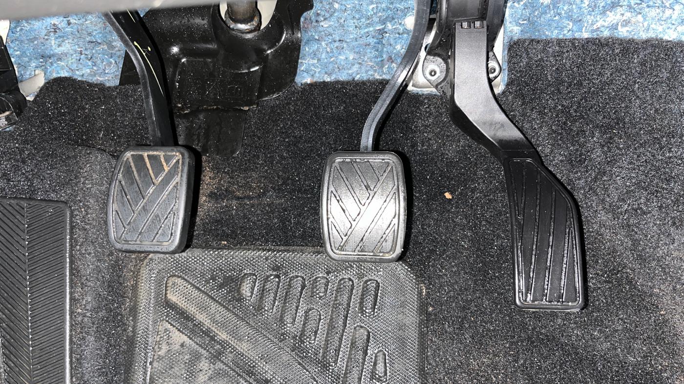 2023 Maruti BREZZA ZXI + SMART HYBRID, Petrol, Manual, 22,146 km, Pedals