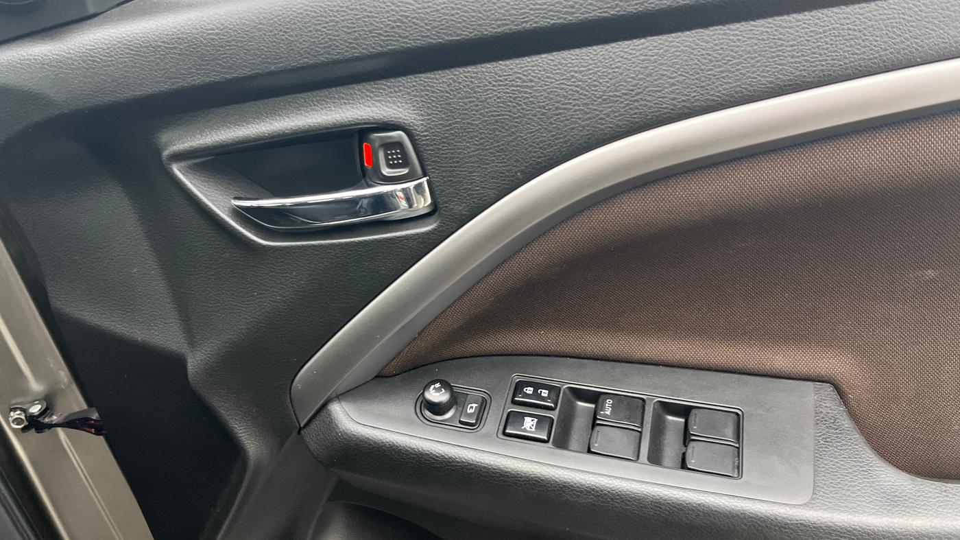 2023 Maruti BREZZA ZXI + SMART HYBRID, Petrol, Manual, 22,146 km, Driver Side Door Panels Control