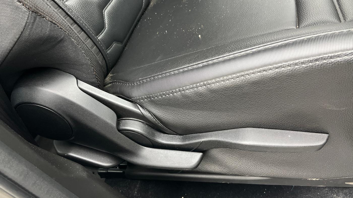 2023 Maruti BREZZA ZXI + SMART HYBRID, Petrol, Manual, 22,146 km, Driver Side Adjustment Panel
