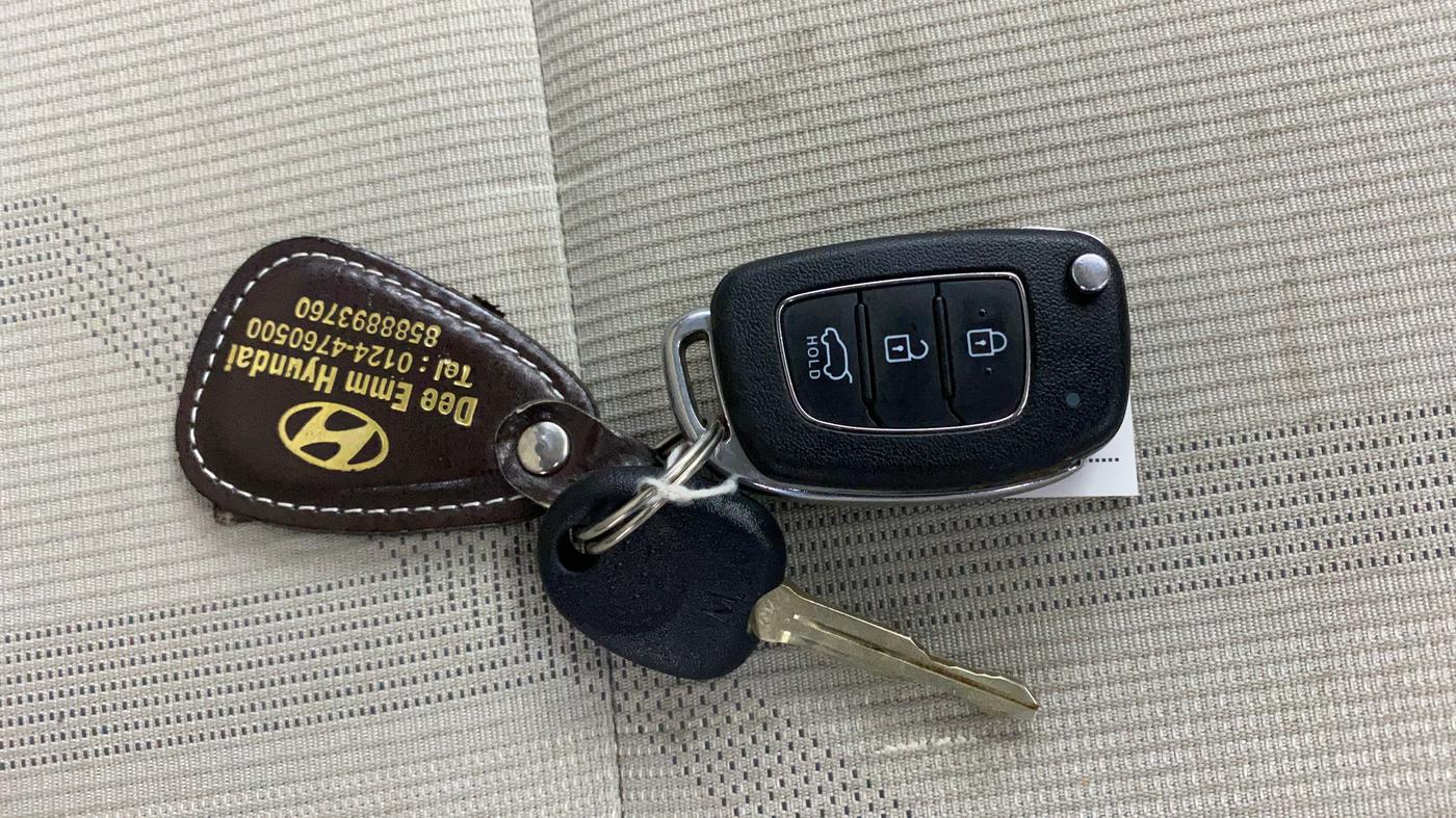 2025 Hyundai VENUE S Plus 1.2 Petrol MT, Petrol, Manual, 7,369 km, Key Close Up