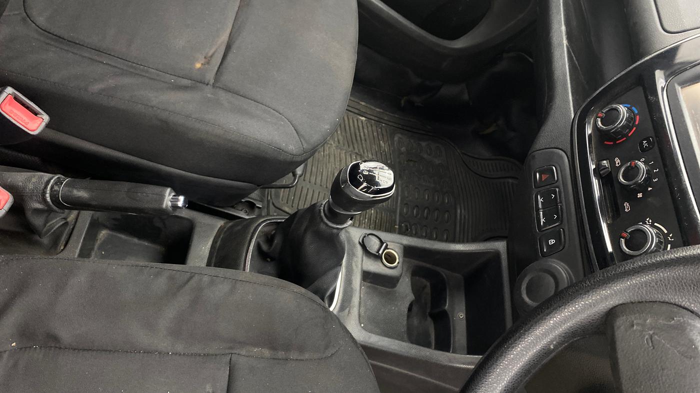 2018 Renault Kwid RXT 1.0 (O), Petrol, Manual, 58,564 km, Gear Lever