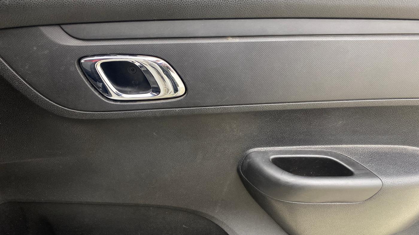 2018 Renault Kwid RXT 1.0 (O), Petrol, Manual, 58,564 km, Driver Side Door Panels Control