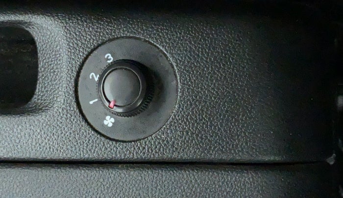 2020 Renault TRIBER 1.0 RXT AT, Petrol, Automatic, 11,256 km, Rear AC Temperature Control