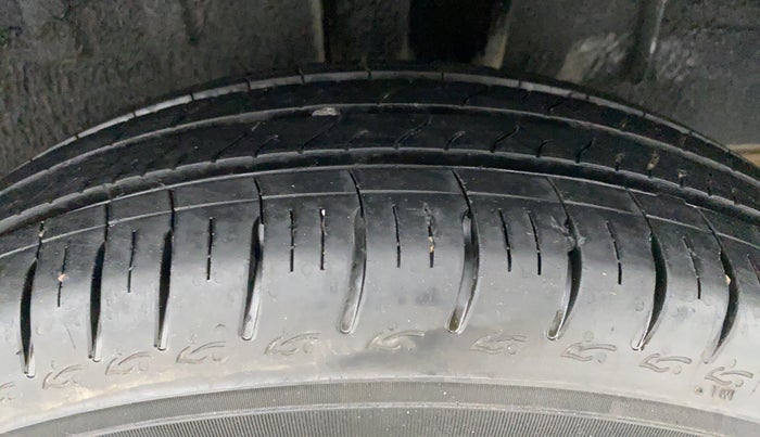 2020 Renault TRIBER 1.0 RXT AT, Petrol, Automatic, 11,256 km, Left Rear Tyre Tread