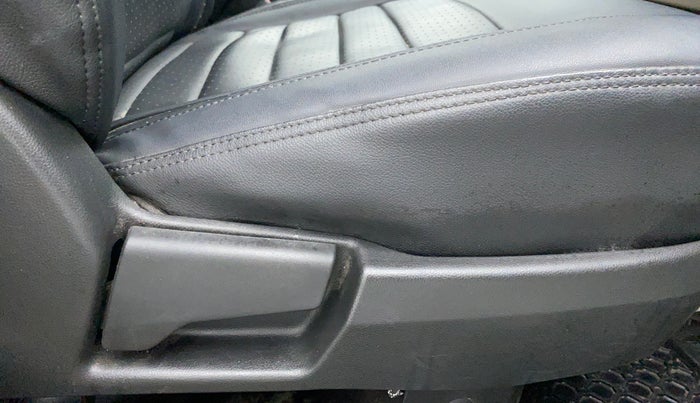 2020 Renault TRIBER 1.0 RXT AT, Petrol, Automatic, 11,256 km, Driver Side Adjustment Panel