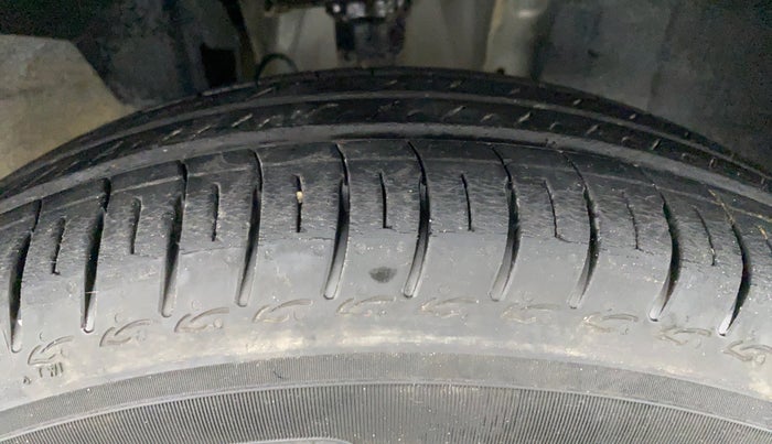 2020 Renault TRIBER 1.0 RXT AT, Petrol, Automatic, 11,256 km, Right Front Tyre Tread