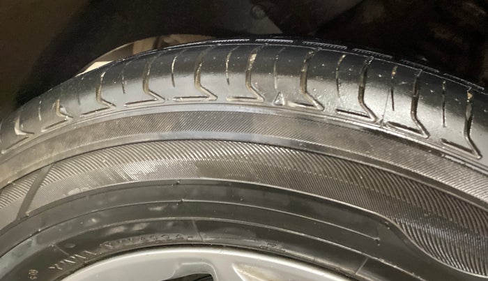 2017 Hyundai Creta SX PLUS 1.6 PETROL, Petrol, Manual, 96,417 km, Right Rear Tyre Tread