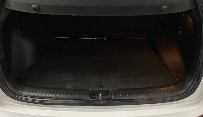 2017 Hyundai Creta SX PLUS 1.6 PETROL, Petrol, Manual, 96,417 km, Boot Inside