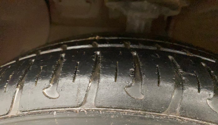 2016 Hyundai Grand i10 ASTA (O) AT 1.2 KAPPA VTVT, Petrol, Automatic, 22,005 km, Left Front Tyre Tread
