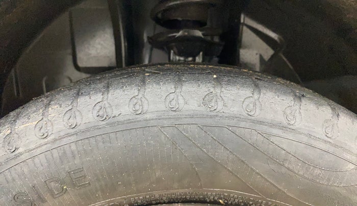 2020 Renault Kwid CLIMBER 1.0 AMT (O), Petrol, Automatic, 76,660 km, Left Front Tyre Tread