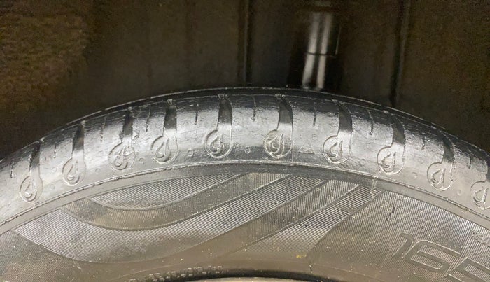 2020 Renault Kwid CLIMBER 1.0 AMT (O), Petrol, Automatic, 76,660 km, Left Rear Tyre Tread