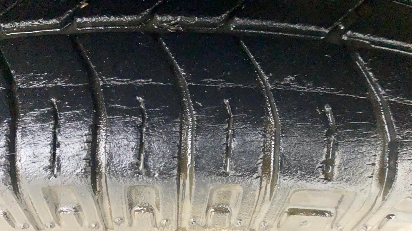 2017 Maruti Eeco 7 STR, Petrol, Manual, 13,946 km, Left Front Tyre Tread