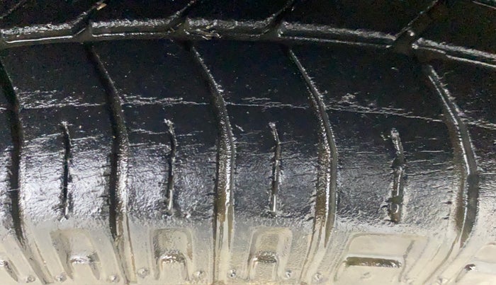 2017 Maruti Eeco 7 STR, Petrol, Manual, 13,946 km, Left Front Tyre Tread