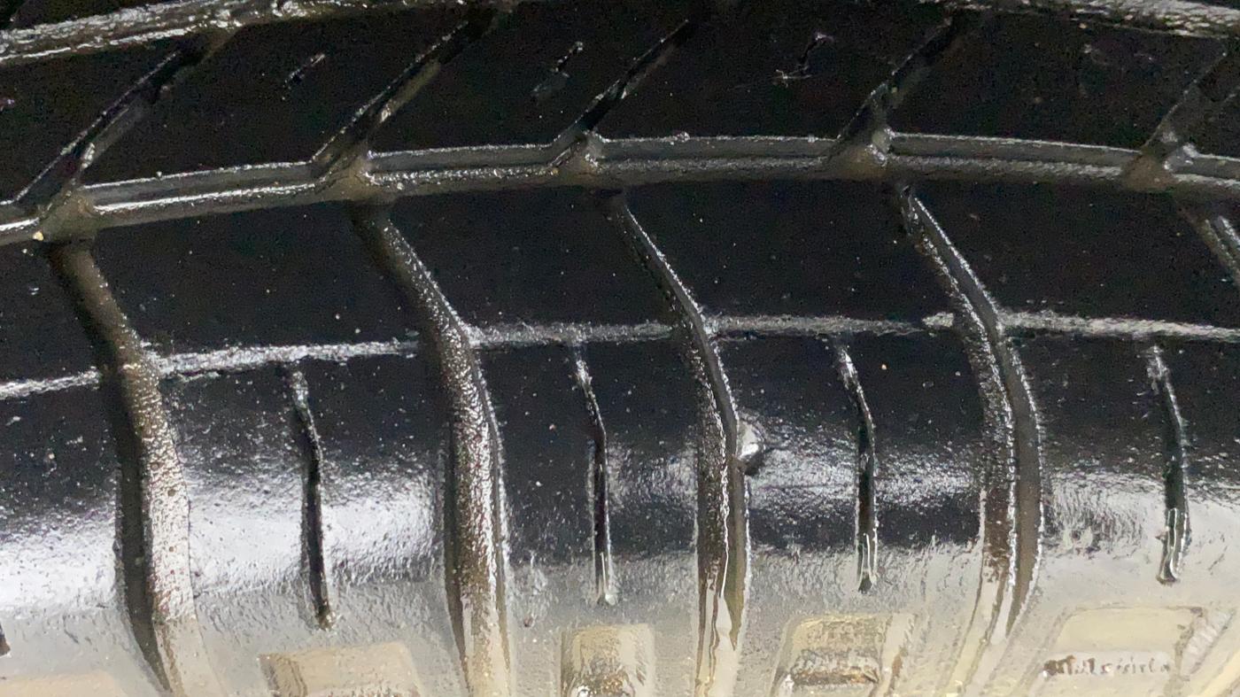 2017 Maruti Eeco 7 STR, Petrol, Manual, 13,946 km, Left Rear Tyre Tread