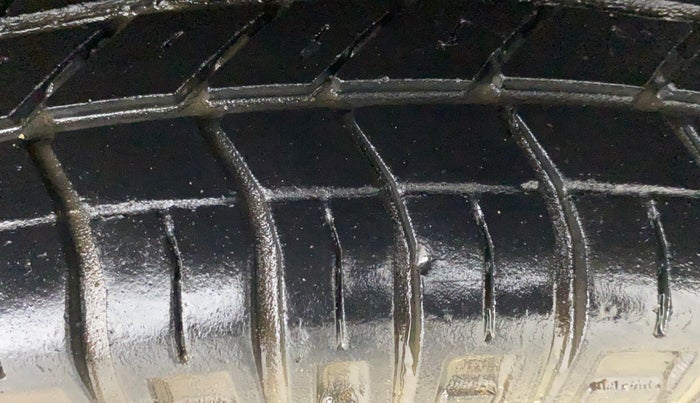 2017 Maruti Eeco 7 STR, Petrol, Manual, 13,946 km, Left Rear Tyre Tread