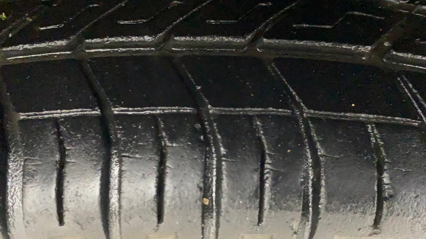 2017 Maruti Eeco 7 STR, Petrol, Manual, 13,946 km, Right Front Tyre Tread