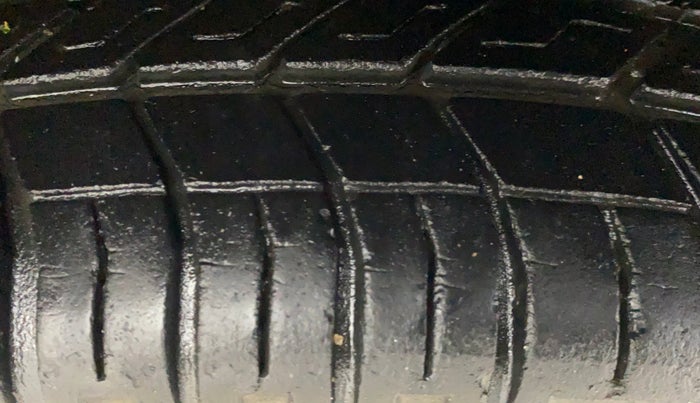 2017 Maruti Eeco 7 STR, Petrol, Manual, 13,946 km, Right Front Tyre Tread