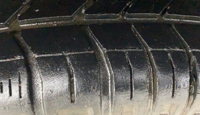 2017 Maruti Eeco 7 STR, Petrol, Manual, 13,946 km, Right Rear Tyre Tread