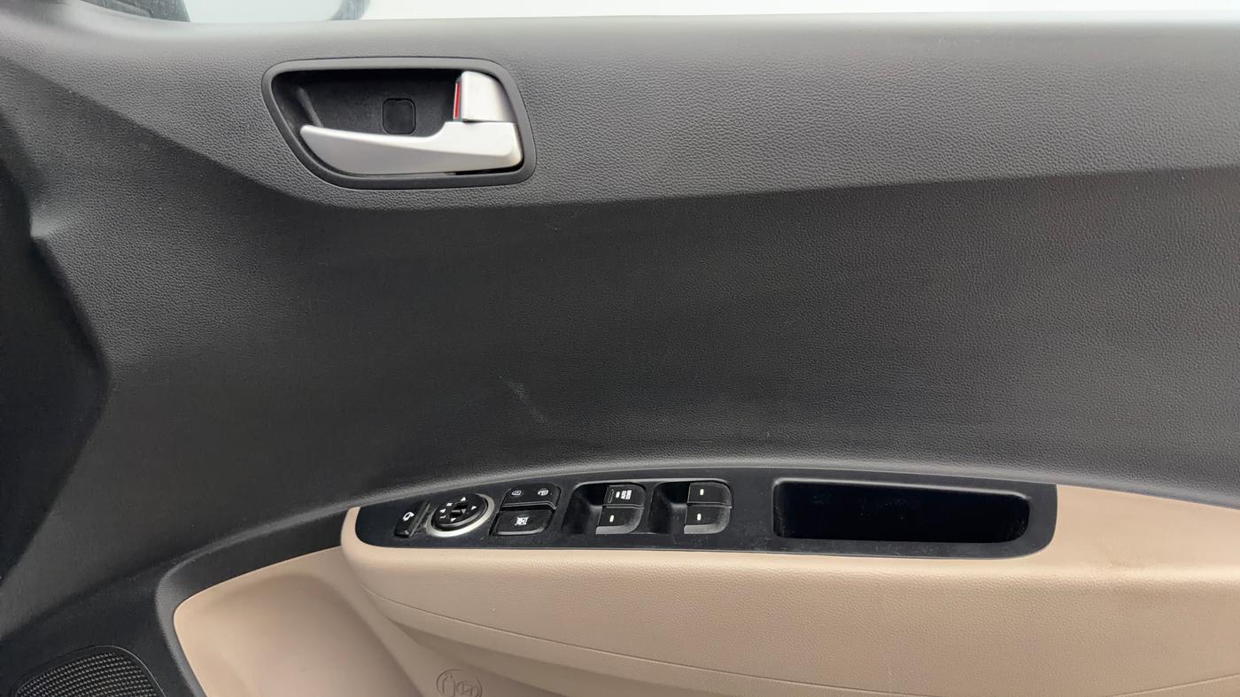 2018 Hyundai Grand i10 SPORTZ 1.2 KAPPA VTVT, Petrol, Manual, 49,829 km, Driver Side Door Panels Control