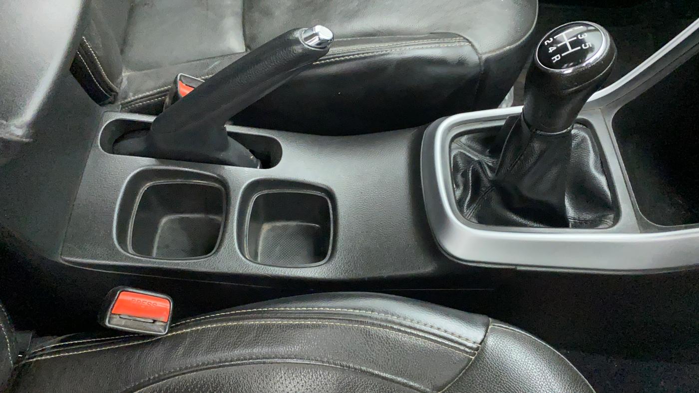 2020 Maruti S Cross ALPHA 1.5 SMART HYBRID, Petrol, Manual, 39,682 km, Gear Lever