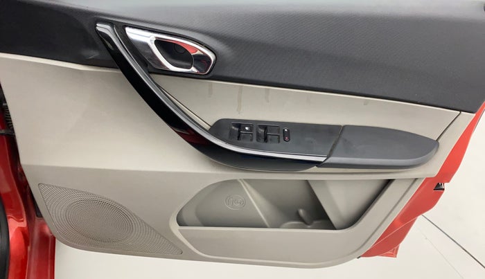 2018 Tata Tiago XZ PETROL, Petrol, Manual, 38,272 km, Driver Side Door Panels Control