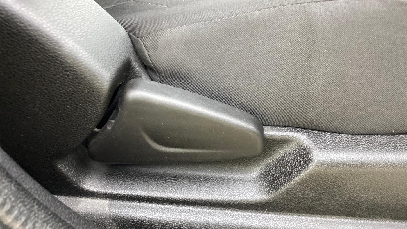 2023 Renault Kwid RXT 1.0, Petrol, Manual, 5,748 km, Driver Side Adjustment Panel